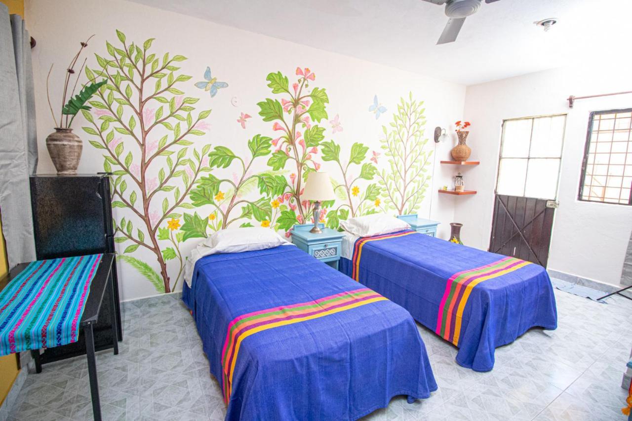 La Casa Del Almendro Hotel Playa del Carmen Bagian luar foto