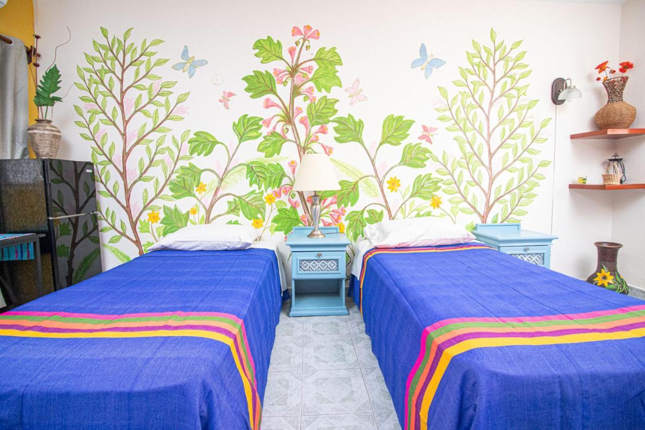 La Casa Del Almendro Hotel Playa del Carmen Bagian luar foto