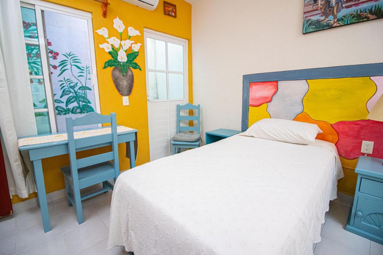 La Casa Del Almendro Hotel Playa del Carmen Bagian luar foto